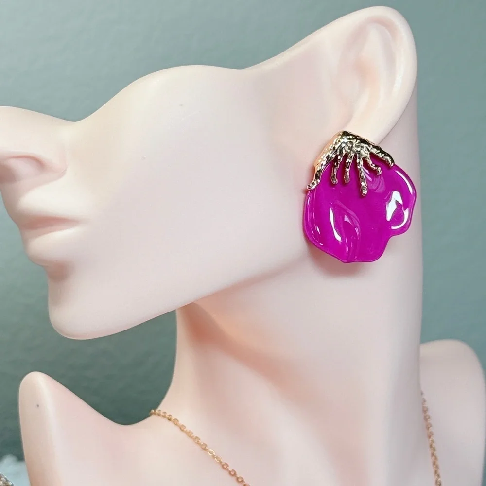 Elegant Pink and Gold Women's Earrings - Picture 3 of 6